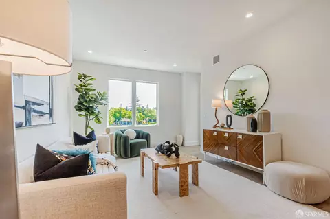 425 First St #24, Los Altos, CA 94022