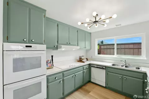 Kitchen - 2 Ora Way, San Francisco, CA 94131 photo 4 of 5