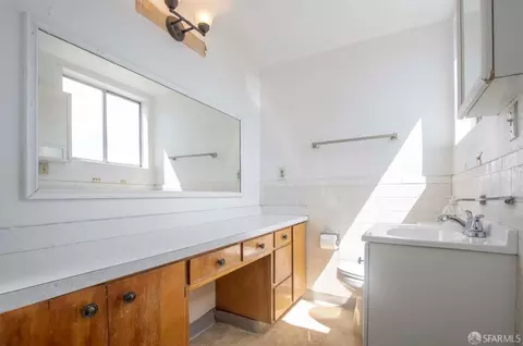 Bath - 2567 Bryant St, San Francisco, CA 94110 photo 3 of 4