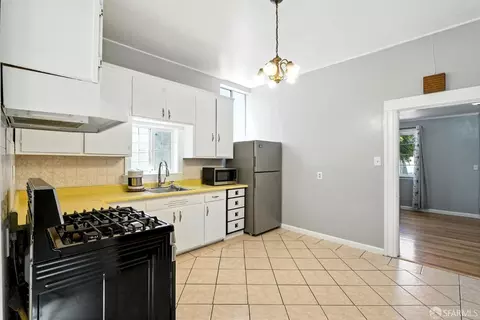 Kitchen - 715 Naples St, San Francisco, CA 94112 photo 4 of 4