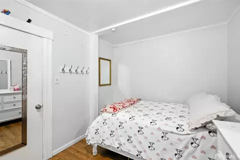 Bedroom - 715 Naples St, San Francisco, CA 94112 photo 3 of 10