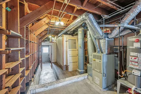 Entry Way - 1601 34th Ave, San Francisco, CA 94122 photo 3 of 4