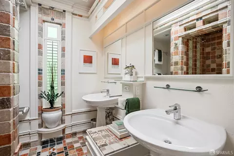 Bath - 363 Panorama Dr, San Francisco, CA 94131 photo 1 of 1