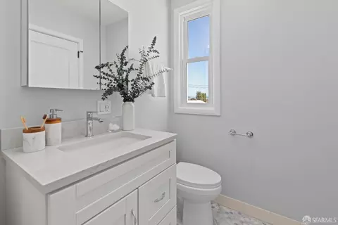 Bath - 939 Innes Ave, San Francisco, CA 94124 photo 4 of 5
