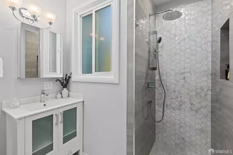 Bath - 939 Innes Ave, San Francisco, CA 94124 photo 1 of 5