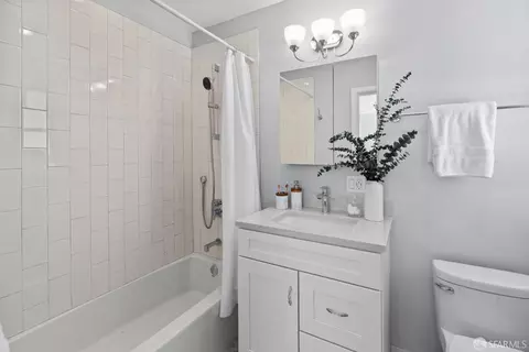Bath - 939 Innes Ave, San Francisco, CA 94124 photo 3 of 5