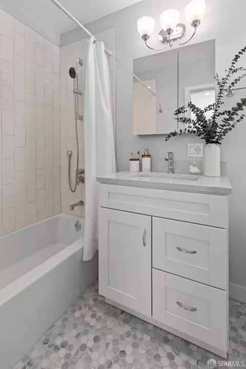 Bath - 939 Innes Ave, San Francisco, CA 94124 photo 5 of 5