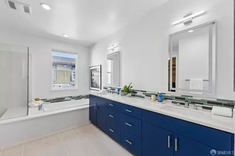 Bath - 2768 Bette St, Alameda, CA 94501 photo 2 of 4