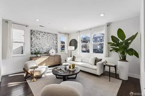 Living - 2768 Bette St, Alameda, CA 94501 photo 2 of 3