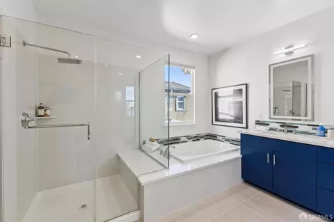 Bath - 2768 Bette St, Alameda, CA 94501 photo 3 of 4