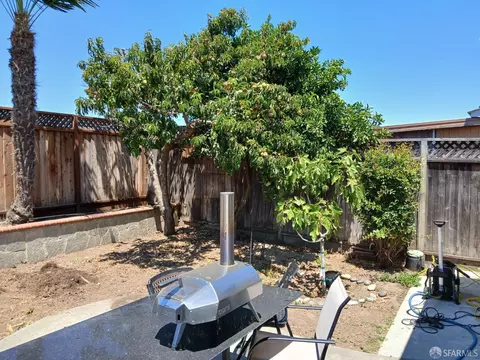 Exterior - 6831 Cabernet Ave, Newark, CA 94560 photo 4 of 4