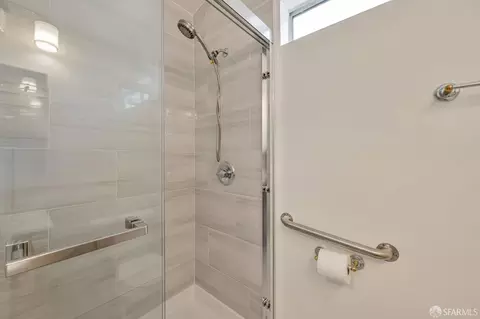 Bath - 19 Farallones St, San Francisco, CA 94112 photo 2 of 2