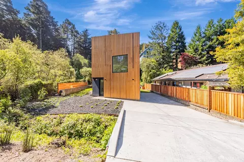 1841 Sunshine Valley Rd, Moss Beach, CA 94038