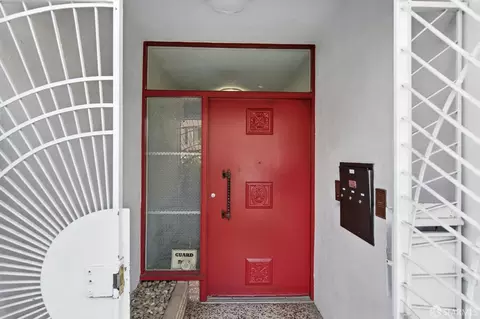 Entry Way - 529 37th Ave, San Francisco, CA 94121 photo 3 of 4