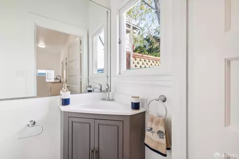 Bath - 1015 Key Ave, San Francisco, CA 94124 photo 3 of 3
