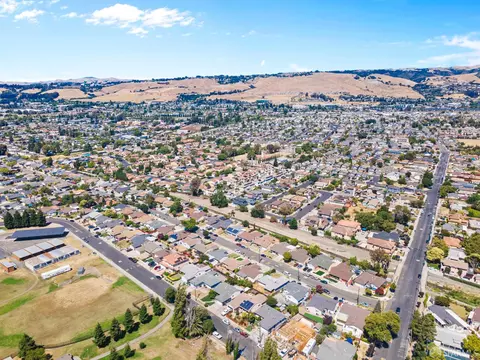 View/Area - 28378 Thackeray Ave, Hayward, CA 94544 photo 6 of 8