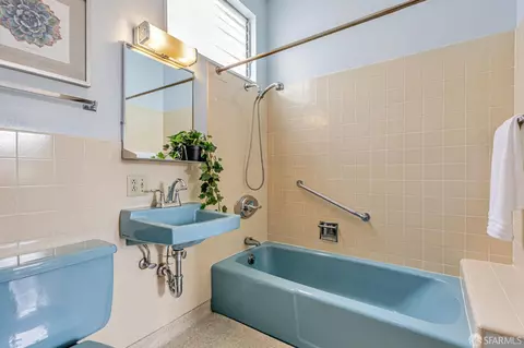 Bath - 612 12th Ave, San Francisco, CA 94118 photo 2 of 4