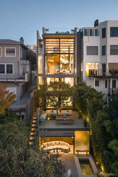 Exterior - 2626 Filbert St, San Francisco, CA 94123 photo 2 of 8