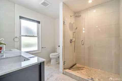 Bath - 2230 D St, Hayward, CA 94541 photo 2 of 4