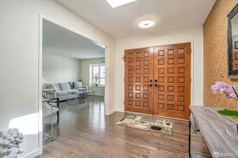 Entry Way - 2230 D St, Hayward, CA 94541 photo 3 of 4