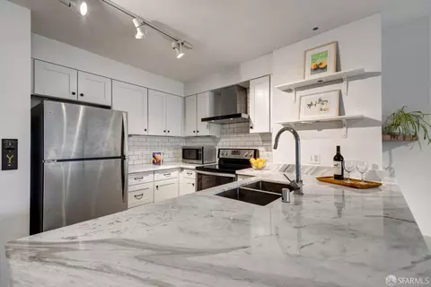 8400 Oceanview Ter #210, San Francisco, CA 94132