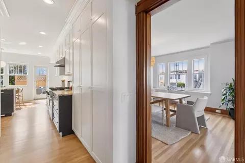 Entry Way - 2201 17th Ave, San Francisco, CA 94116 photo 6 of 14