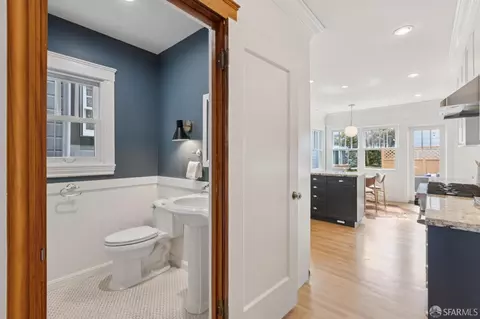 Entry Way - 2201 17th Ave, San Francisco, CA 94116 photo 5 of 14