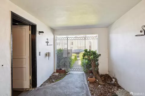 130 Meadowbrook Dr, San Francisco, CA 94132 photo 3