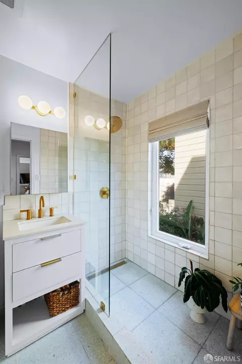 Bath - 150 Kingston St, San Francisco, CA 94110 photo 3 of 3
