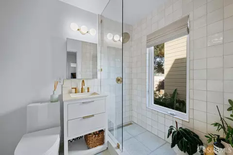Bath - 150 Kingston St, San Francisco, CA 94110 photo 2 of 3
