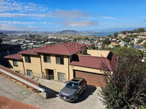 879 Humboldt Rd, Brisbane, CA 94005