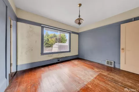 Bedroom - 41 Ridgewood Ave, San Francisco, CA 94112 photo 2 of 3