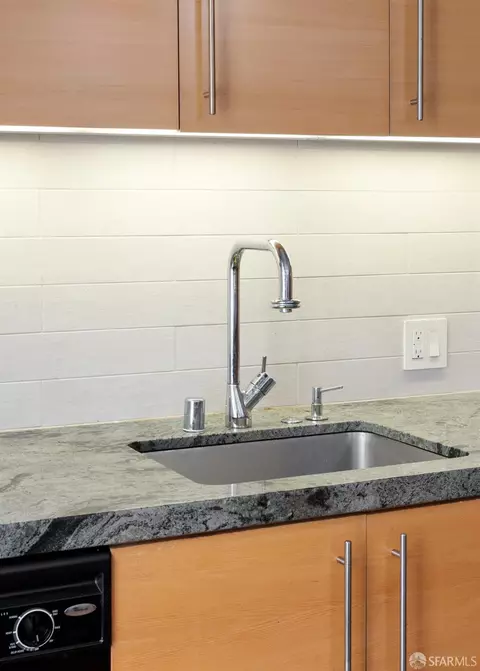 Kitchen - 2 Mint Plz #207, San Francisco, CA 94103 photo 3 of 5