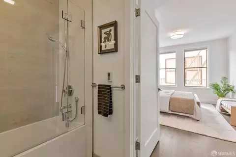 Bath - 413 Valencia St #303, San Francisco, CA 94103 photo 5 of 5