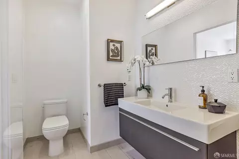 Bath - 413 Valencia St #303, San Francisco, CA 94103 photo 3 of 5