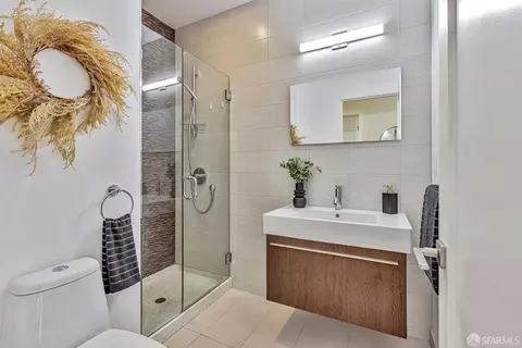 Bath - 413 Valencia St #303, San Francisco, CA 94103 photo 2 of 5