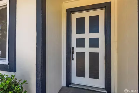 Entry Way - 372 Glacier Dr, Martinez, CA 94553 photo 1 of 2