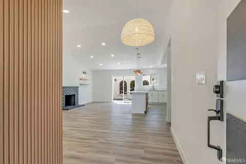 Entry Way - 372 Glacier Dr, Martinez, CA 94553 photo 2 of 2