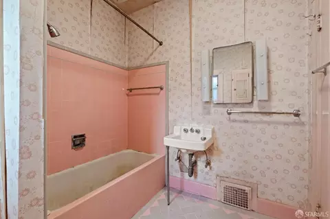 Bath - 1849 Cedar St, Berkeley, CA 94703 photo 2 of 6