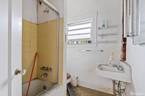 Bath - 1849 Cedar St, Berkeley, CA 94703 photo 4 of 6