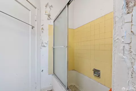 Bath - 1849 Cedar St, Berkeley, CA 94703 photo 5 of 6