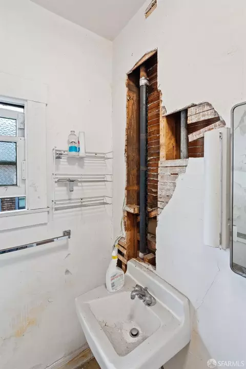 Bath - 1849 Cedar St, Berkeley, CA 94703 photo 6 of 6