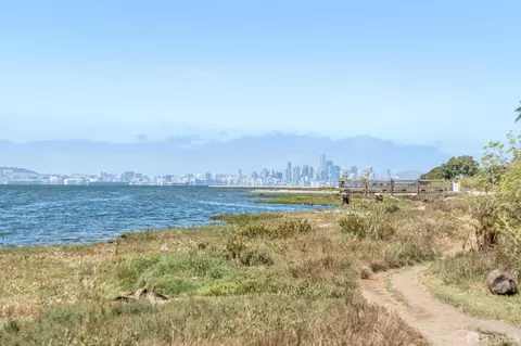View/Area - 2916 Bayview Dr, Alameda, CA 94501 photo 5 of 8