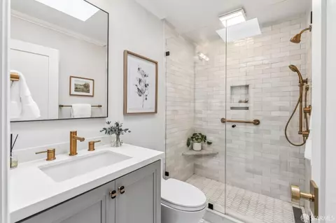 Bath - 2916 Bayview Dr, Alameda, CA 94501 photo 1 of 2