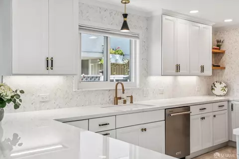Kitchen - 2916 Bayview Dr, Alameda, CA 94501 photo 2 of 5