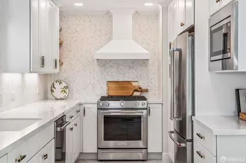 Kitchen - 2916 Bayview Dr, Alameda, CA 94501 photo 3 of 5
