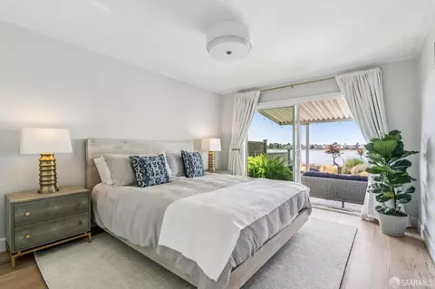 Bedroom - 2916 Bayview Dr, Alameda, CA 94501 photo 1 of 5