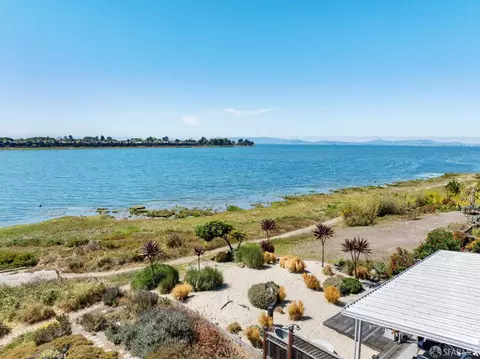 View/Area - 2916 Bayview Dr, Alameda, CA 94501 photo 2 of 8
