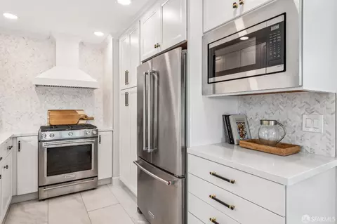 Kitchen - 2916 Bayview Dr, Alameda, CA 94501 photo 4 of 5