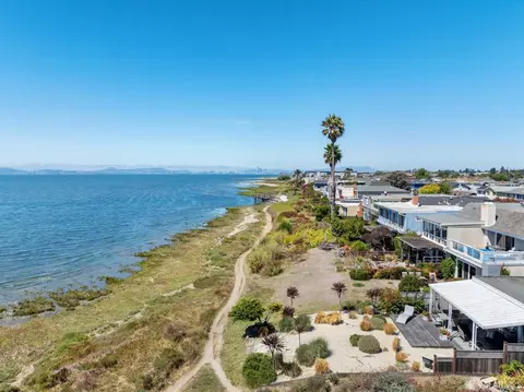 View/Area - 2916 Bayview Dr, Alameda, CA 94501 photo 3 of 8